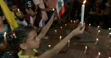 فلسطينون ينظمون وقفة بالشموع لتأبين ضحايا انفجار بيروت