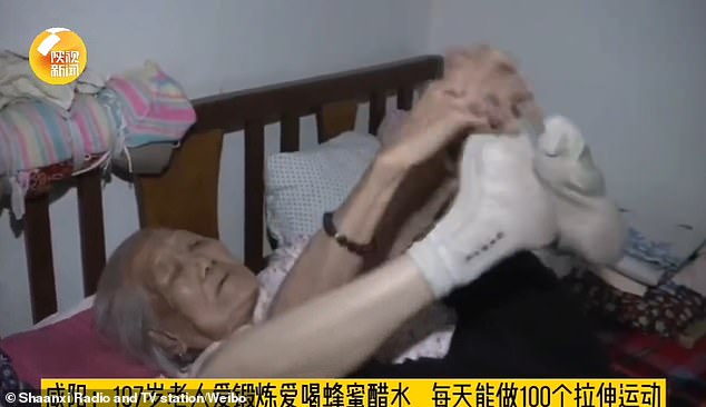 معمرة صينية 107 عاما تكشف سر طول عمرها (3)