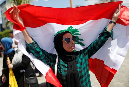 الفلسطينيون يتضامون مع أهل بيروت فى مصابهم الأليم