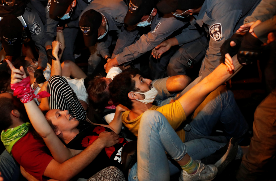 عنف الشرطة ضد المتظاهرين