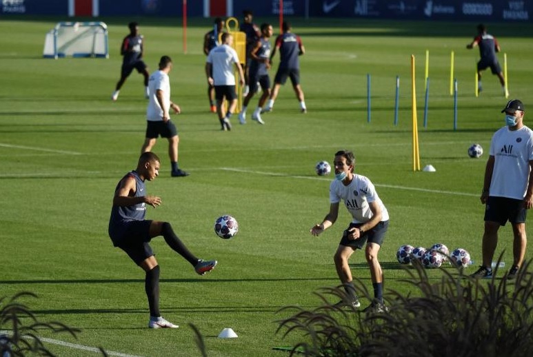 مبابي يخوض تدريبات بالكرة