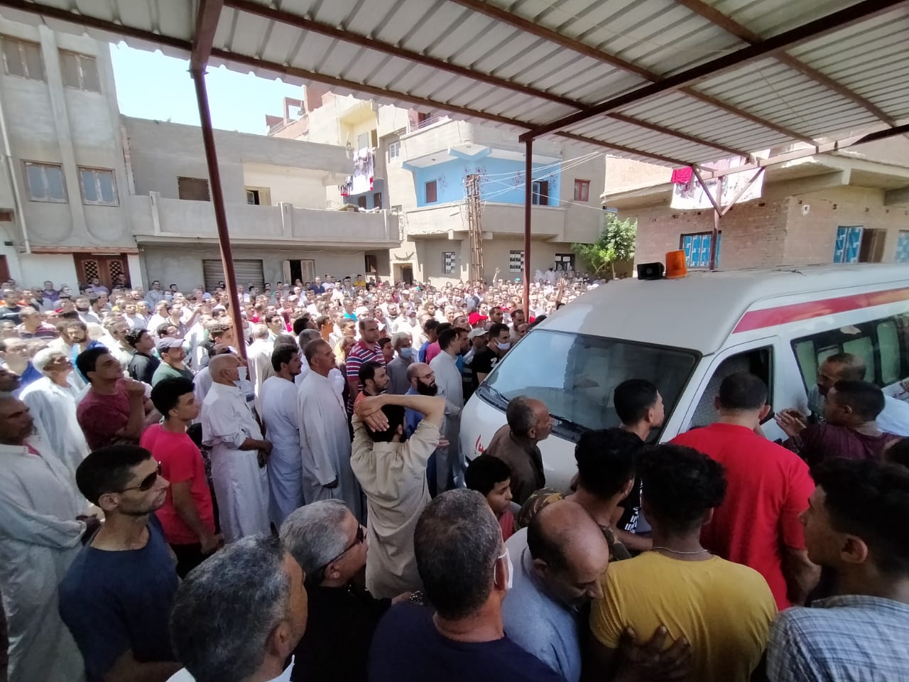 أهالى الغربية يودعون جثامين ضحايا انفجار مرفأ بيروت (4)