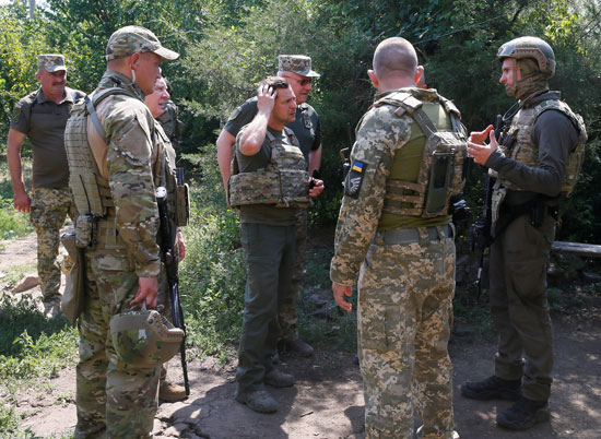 الرئيس-الأوكرانى-فى-خطوط-المواجهة-مع-الانفصاليين