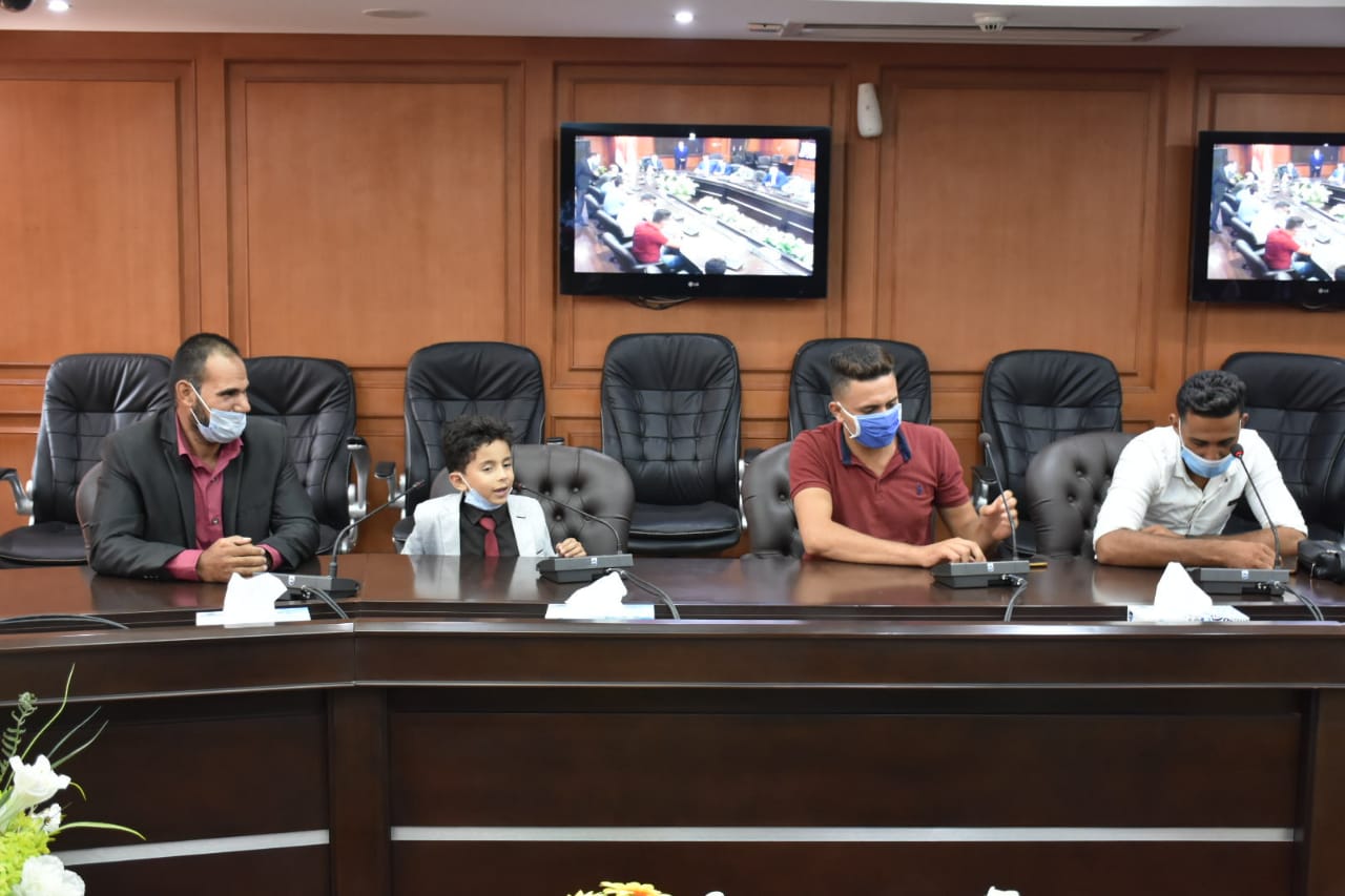 جانب من جلسة الوزير مع الشباب