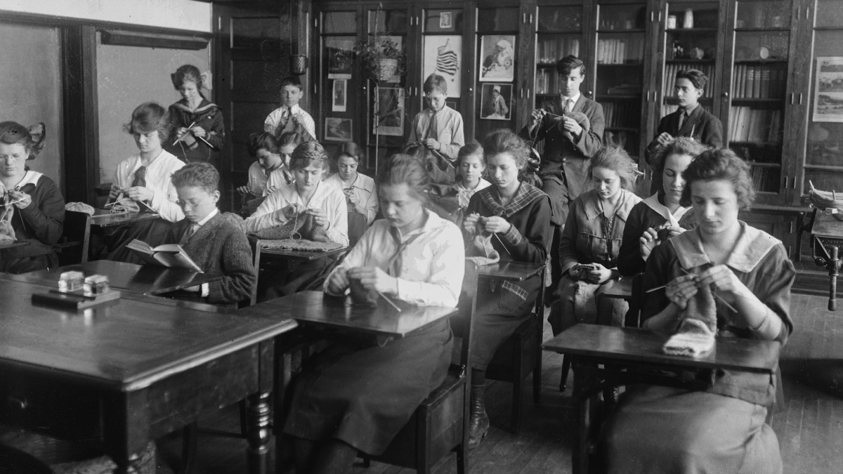 chicago-school-1918-gettyimages-567441957