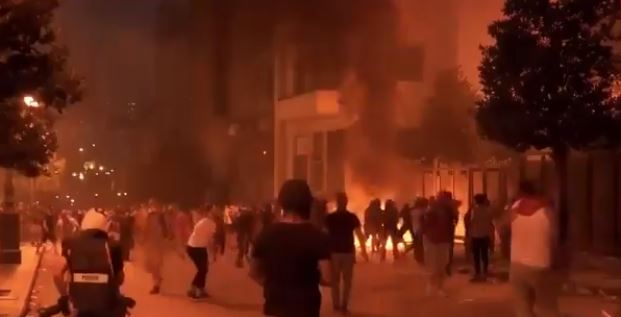 اندلاع حريق في محيط البرلمان اللبناني وسط العاصمة بيروت (5)