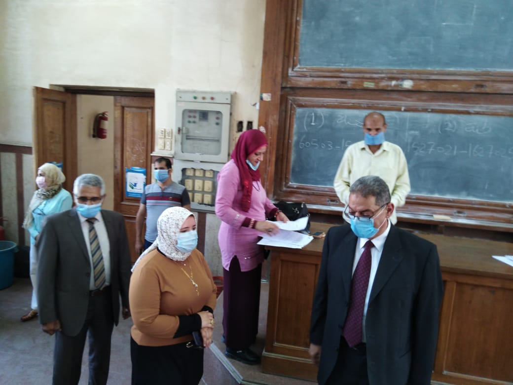 امتحانات الفرق النهائية بعلوم القاهرة (3)