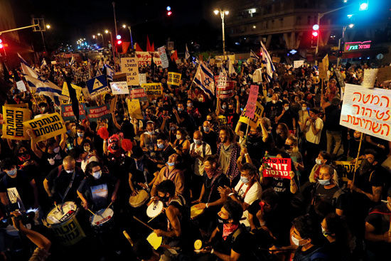 آلاف المتظاهرين يحتجون ضد نتنياهو