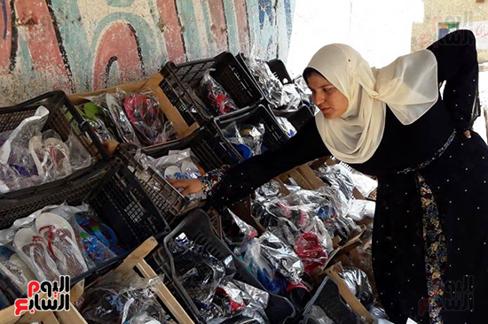 الطالبة آية طه حسين، المعروفة إعلاميا ببائعة الأحذية (5)