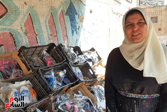 الطالبة آية طه حسين، المعروفة إعلاميا ببائعة الأحذية (4)