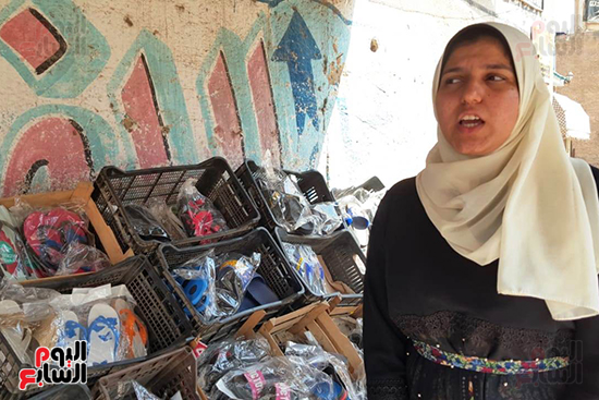 الطالبة آية طه حسين، المعروفة إعلاميا ببائعة الأحذية (3)
