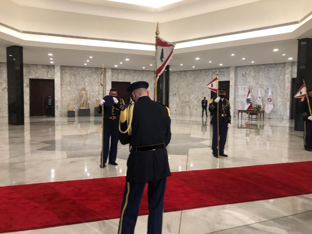 استعدادات داخل قصر بعبدا لاستقبال الرئيس الفرنسي