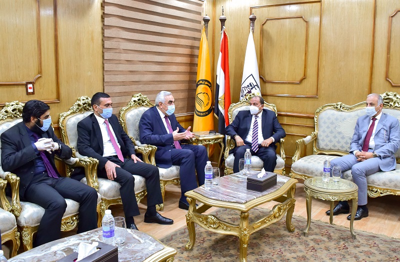 محافظ بني سويف يستقبل سفير العراق بمصر (8)