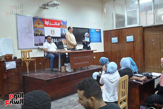 الكاتب الصحفي محمد ثروت يحاضر طلاب دار العلوم (1)