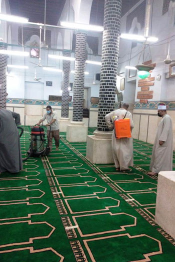مساجد مصر تستقبل المصلين لصلاة الجمعة (4)