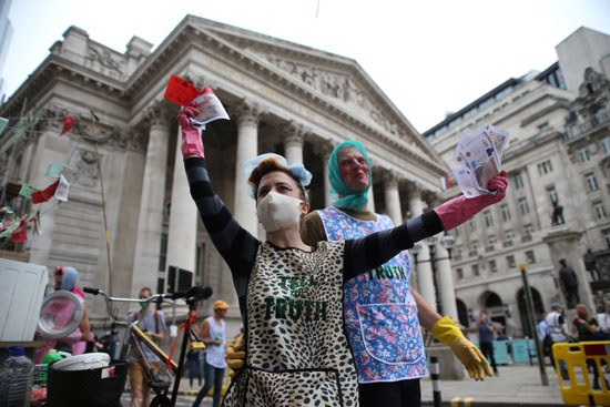 مظاهرات نشطاء المناخ أمام البرلمان البريطانى