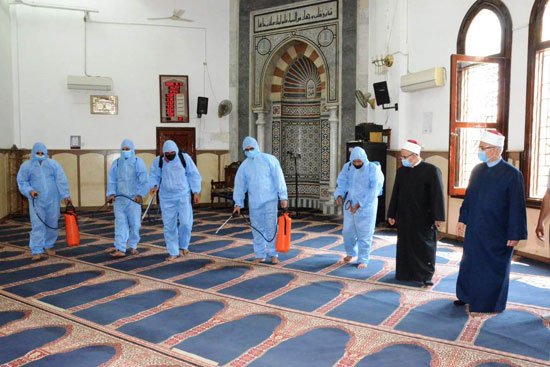 مساجد مصر تستقبل المصلين لصلاة الجمعة (12)
