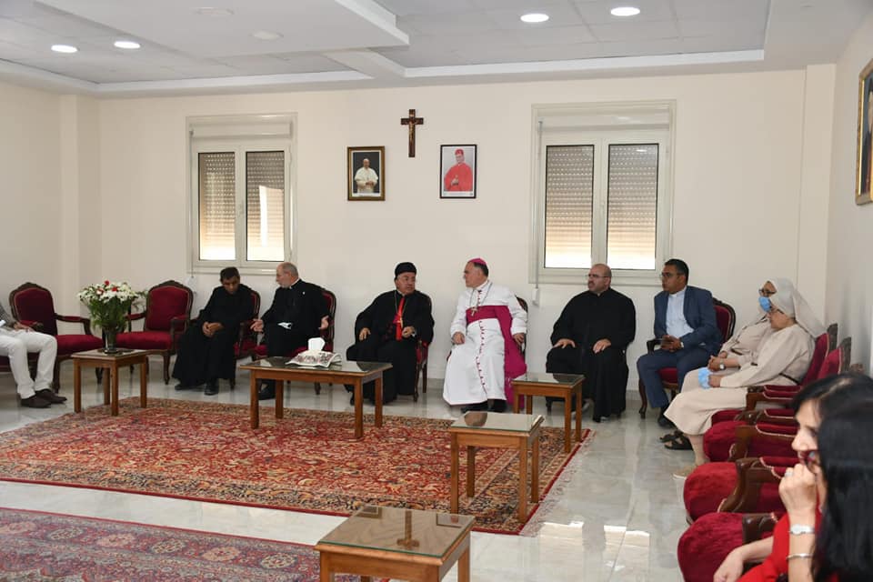 سفير الفاتيكان يشارك المطران شيحان في تدشين المباني بالكنيسة (3)