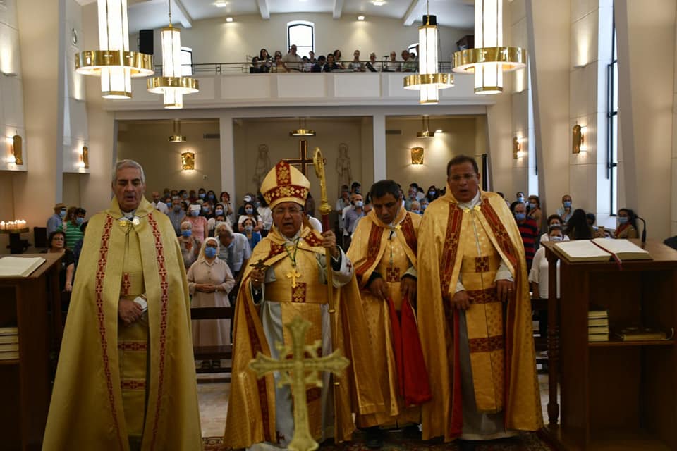 سفير الفاتيكان يشارك المطران شيحان في تدشين المباني بالكنيسة (10)