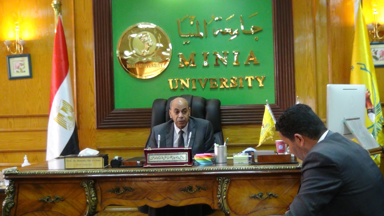 رئيس جامعة المنيا (1)