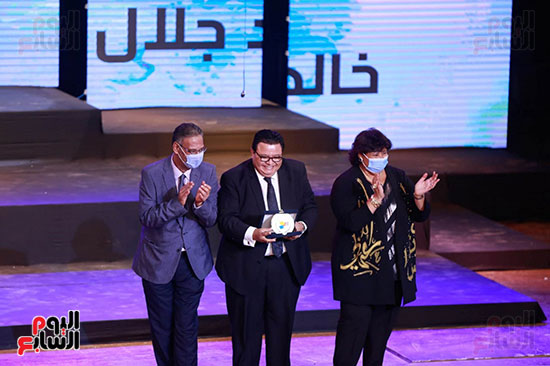وزيرة الثقافة الدكتورة ايناس عبدالدايم والمخرج خالد جلال