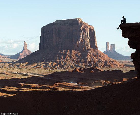 32957976-8713449-This_spectacular_image_of_Monument_Valley_in_Arizona_was_taken_a-a-40_1599662796766