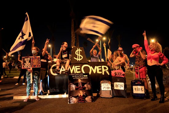 إسرائيليون يرددون هتافات معارضة ضد نتنياهو