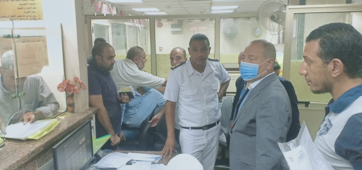 نائب محافظ القاهرة يتابع التقدم بطلبات التصالح  (4)