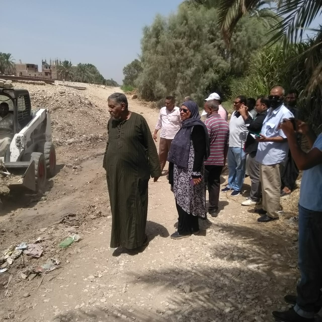 حملة لتطهير مخرات السيول بقرى إسنا جنوب الأقصر قبل فصل الشتاء (1)