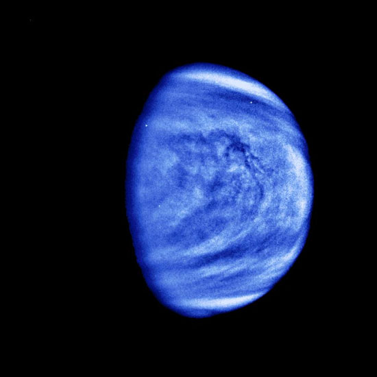 كوكب الزهرة في صورة  التقطها المركبة الفضائية جاليليو  1990