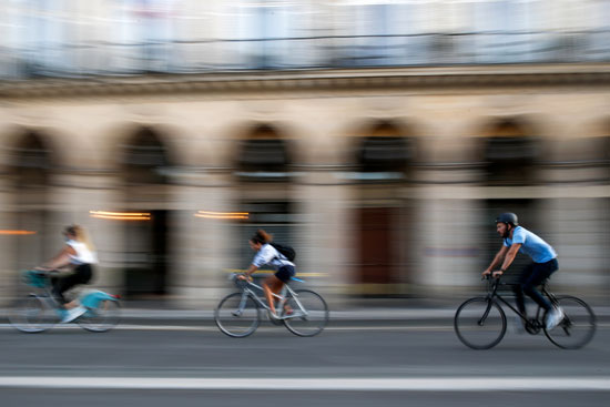 ركوب الدراجات انتشر فى باريس