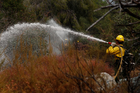 إطفاء حرائق غابات كاليفورنيا
