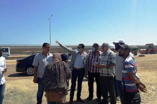 نائب محافظ بورسعيد يتابع أعمال توسعة محيط منفذ النصر الجمركى (7)