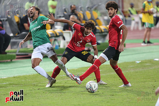 احمد الشيخ ومحمد هانى خلال مباراة الأهلى والاتحاد