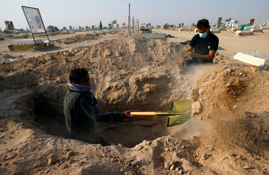 أهالى محافظة النجف العراقية يكتشفون ضياع جثامين ذويهم ضحايا كورونا