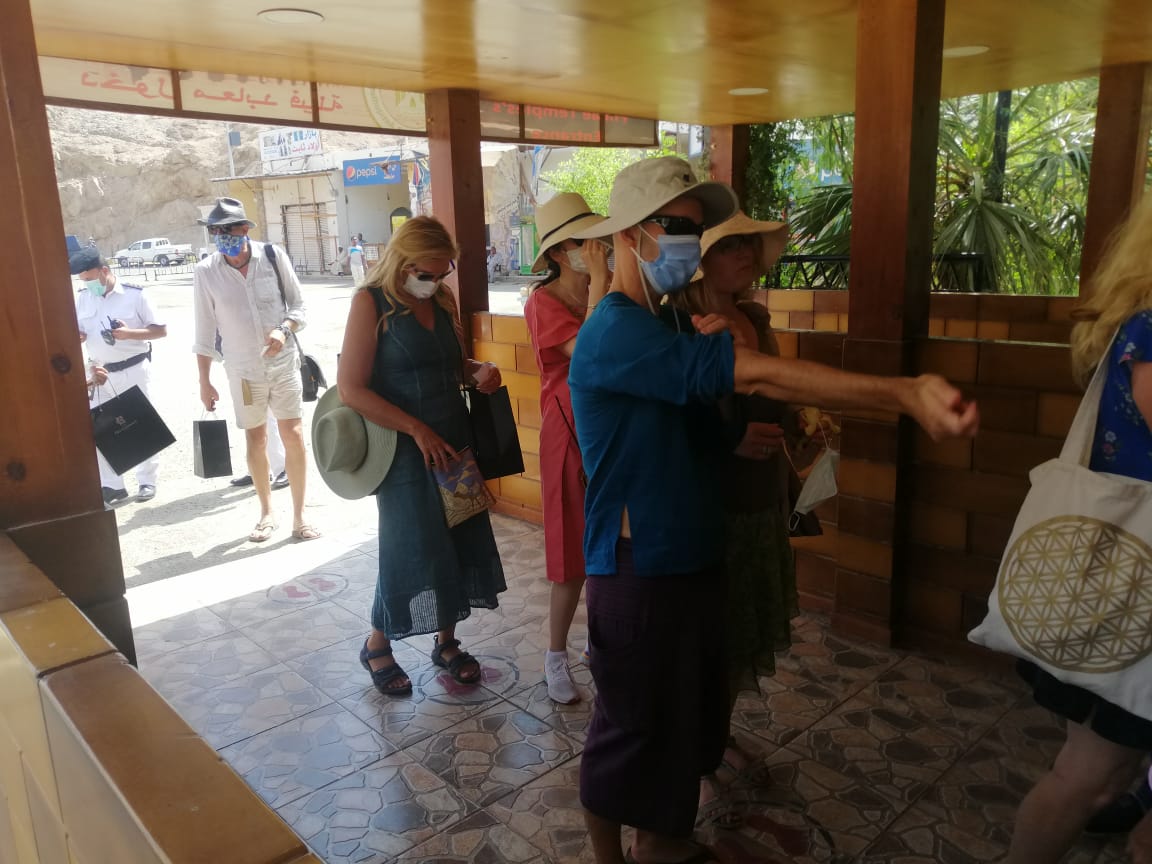 الفوج السياحى فى معبد فيلة (3)