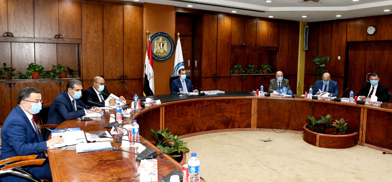 المهندس طارق الملا وزير البترول والثروة المعدنية خلال رئاسة الجمعية (1)
