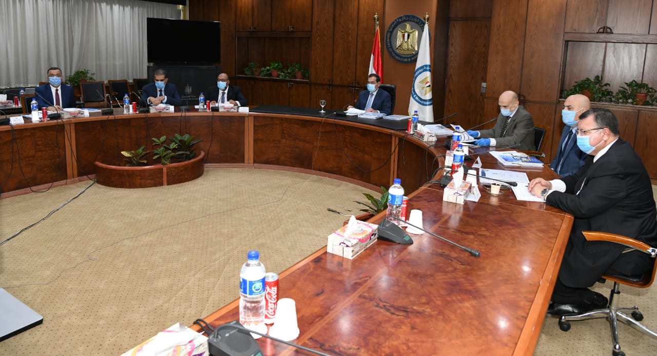 المهندس طارق الملا وزير البترول والثروة المعدنية خلال رئاسة الجمعية (2)