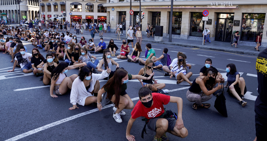 مظاهرات بالجلوس في الشوارع