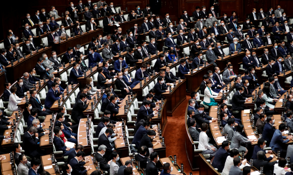 البرلمان الياباني ينتخب يوشيهيدي سوجا