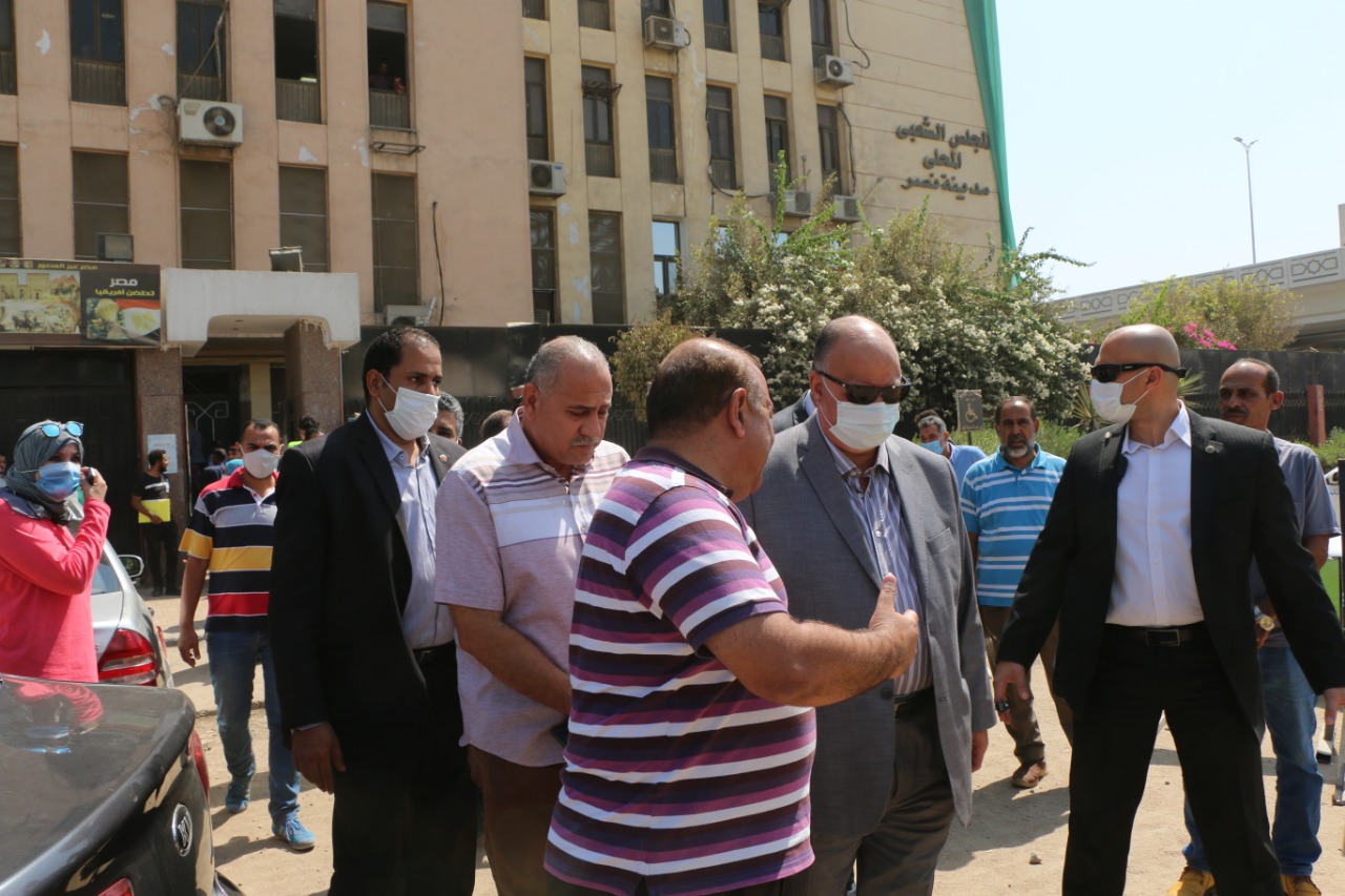 محافظ القاهرة يتفقد مكاتب استقبال طلبات التصالح  (3)