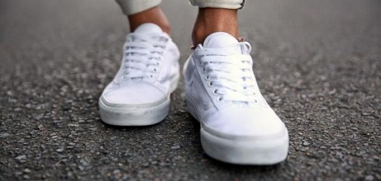 حذاء أبيض