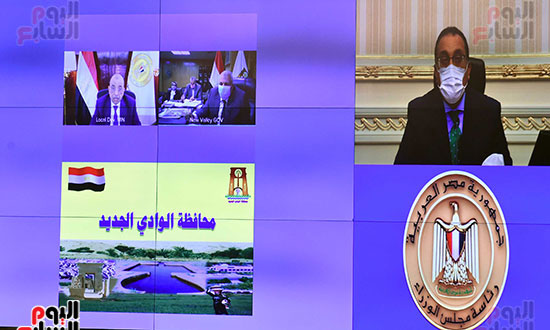 رئيس-الوزراء-يتابع-المشروعات-الخدمية-والتنموية-لمحافظة-الوادى-الجديد--(7)