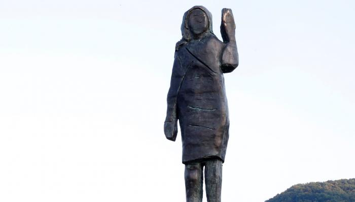 127-012540-bronze-statue-melania-trump-slovenia_700x400