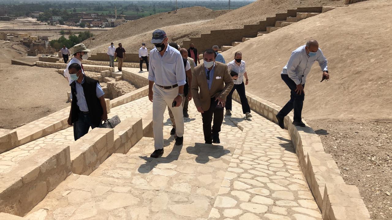 سفير واشنطن بالقاهرة يزور مقابر ملوك الفراعنة بالبر الغربى بالأقصر (7)
