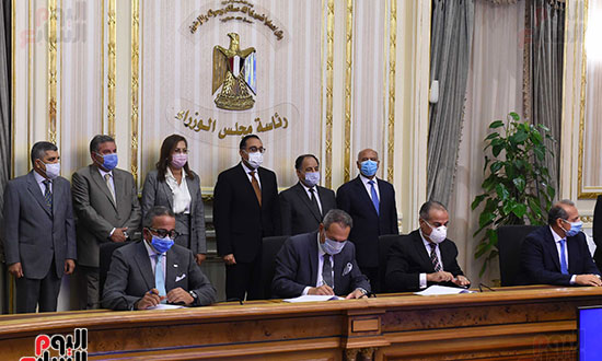 توقيع عقد تمويل إنشاء محطة متعددة الأغراض بميناء الإسكندرية (4)