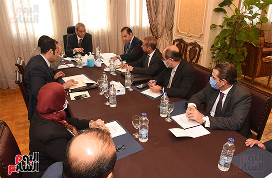 اجتماع اللجنة الإدارية والمالية لمجلس الشيوخ برئاسة وزير المجالس النيابية (4)