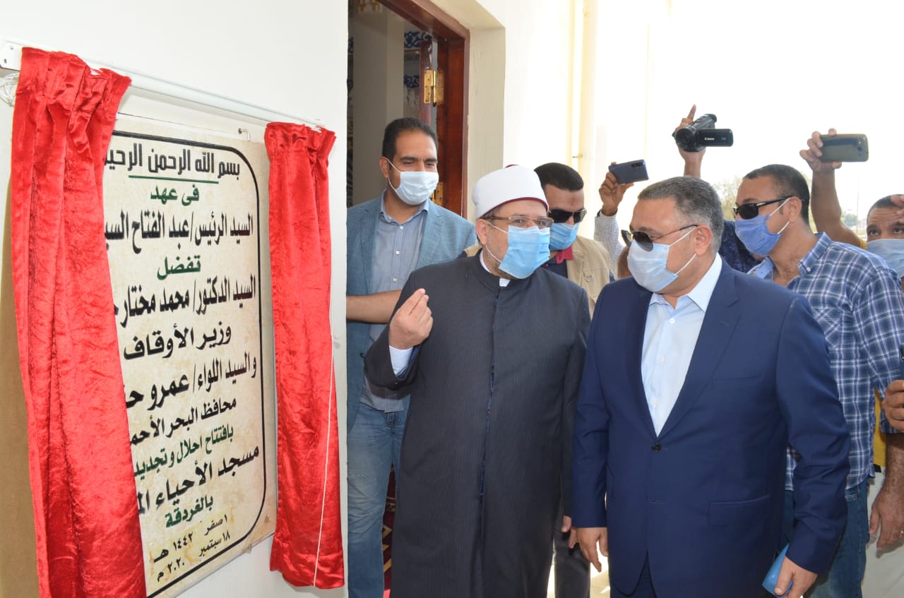 وزير الأوقاف يفتتح مسجد الأحياء المائية بالغردقة  (1)