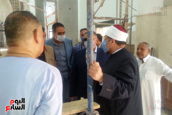 وزير الأوقاف يتفقد إنشاءات مسجد الدهار الكبير استعدادا لافتتاحه قريبا (3)