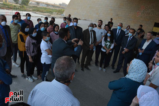 محافظة المنيا تنظم زيارات ميدانية وجولات للشباب بالمشروعات القومية (9)
